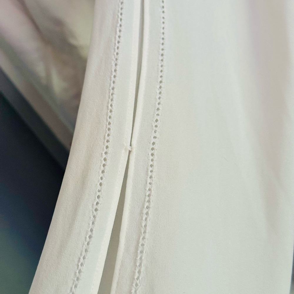 White House Black Market Size 10 Creamy White Cold Shoulder Flowy Soft Dress - Picture 3 of 6